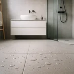 Ga voor een waterdichte badkamervloer die strak, antislip en gemakkelijk schoon te houden is
